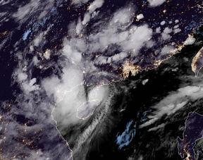 最新爆料台风视频播放,台风来袭！最新视频揭秘惊心动魄的瞬间